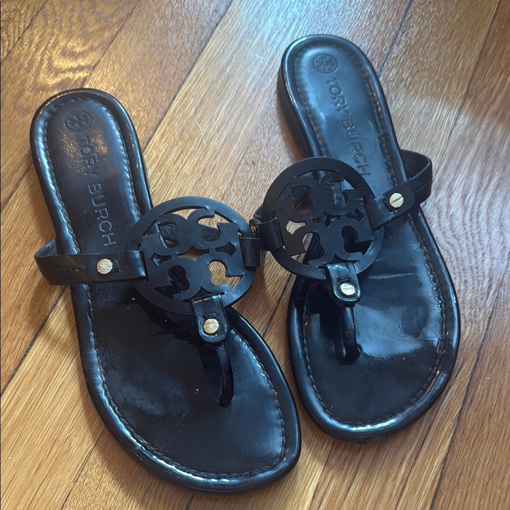 Tory Burch Black Thong Sandals Sleek Design
